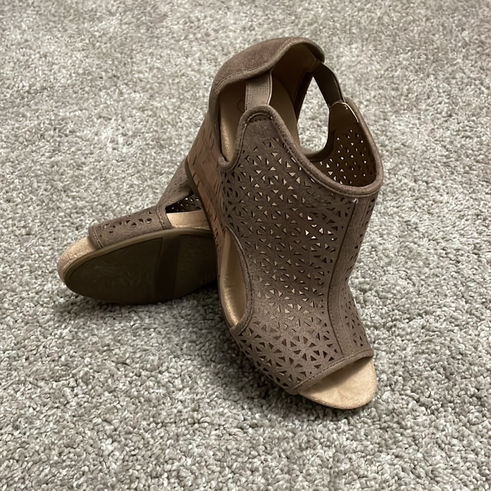 LifeStride Women's Hinx 2 Wedge Sandal